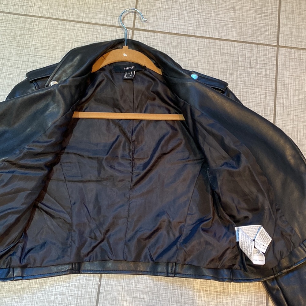 Forever 21 cropped faux leather jacket - Picture 6 of 14